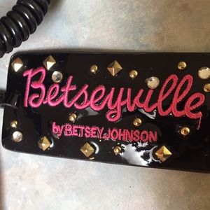 Betsey Johnson Bags - Betseyville โcall meโ telephone purse. Betsey Johnson Bags - Betseyville โcall meโ telephone purse.